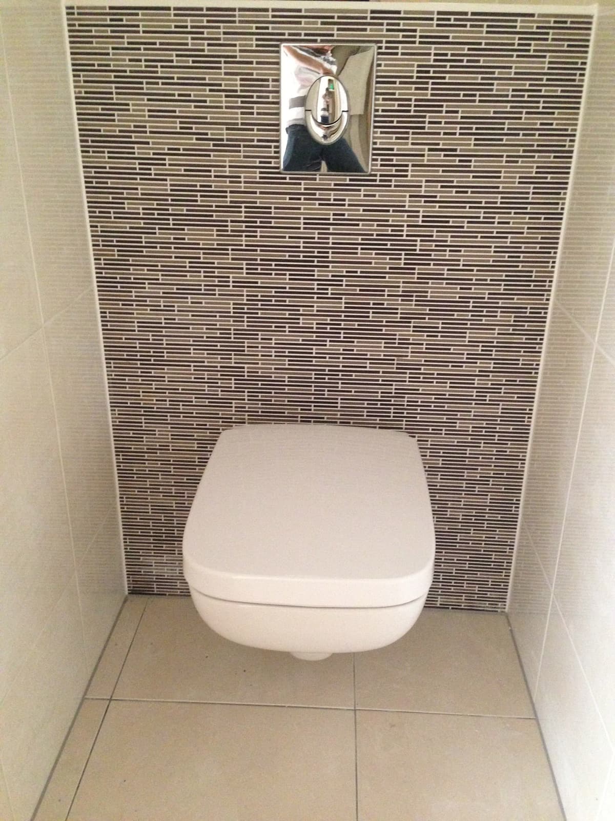WC, mur mosaïque
